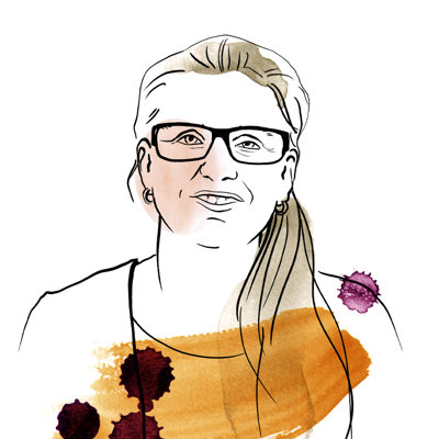 Illustration prträtt Ulrika Norelius, långt hår leende med glasögon.