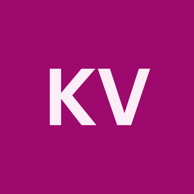 Lila bakgrund, bokstäverna "KV".