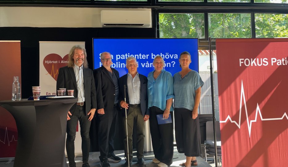 SRF:s ordförande Niklas Mattsson och utredaren Fredrik Stockhaus tillsammans med Tomas Gustavsson (S), Region Jönköpings län, Jenny Forsblom (KD), Region Gävleborg, och Camilla Friberg (S), Region Norrbotten.