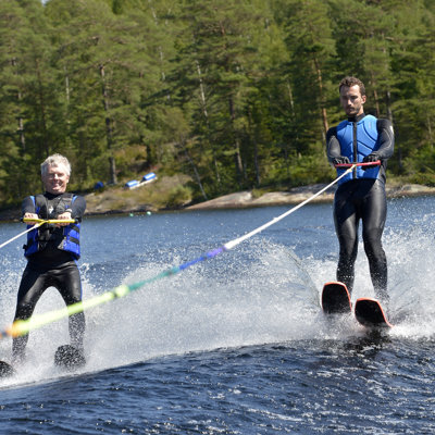 Niklas Mattsson åker vattenskidor