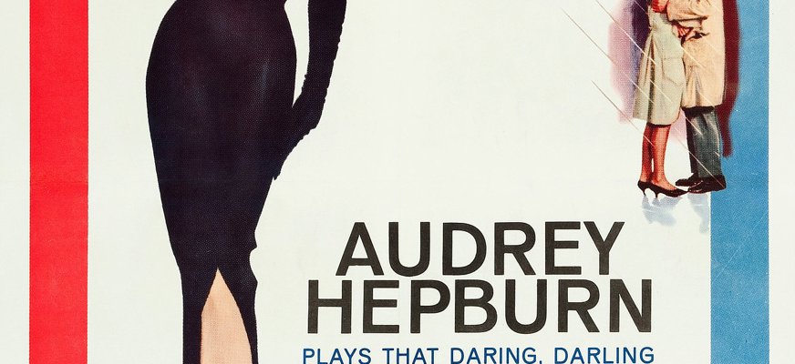 Bilden visar filmomslaget med Audrey Hepburn i en svart lång klänning