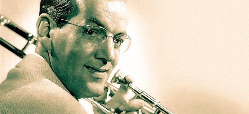 Bild med medlemmarna i ABBA. I mitten på bilden i nedre delen finns en logga med namnet Abba i blått, gult och orange.