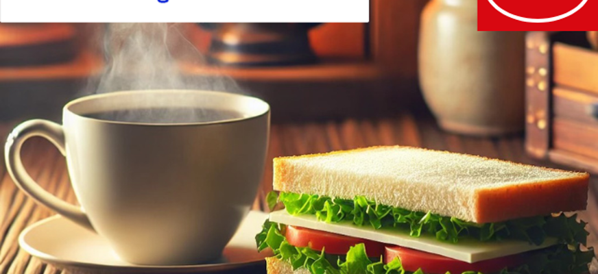 Bilden visar en rykande varm kopp kaffe och en smörgås i en varm och mysig miljö