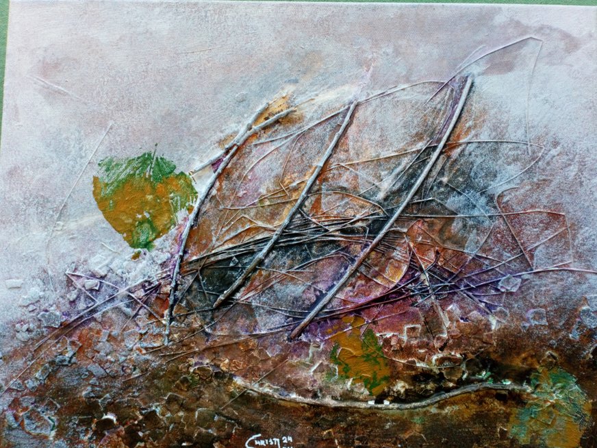 Målningen är abstrakt med ett komplext samspel av färger, linjer och texturer. Bakgrunden består av dämpade rosa, vita och bruna toner som skapar en mjuk, atmosfärisk grund. Ovanpå detta löper mörka linjer i svart och lila som bildar ett nätliknande mönster, vilket ger verket struktur och rörelse. Inslag av grönt och orange liknar organiska former, kanske växtlighet, och tillför kontrast. Den nedre delen är kraftigt texturerad, troligen med palettkniv, vilket ger en känsla av kaos och energi. Signaturen "MUKESH 24" syns i nederkant och markerar konstnärens närvaro i det uttrycksfulla verket.